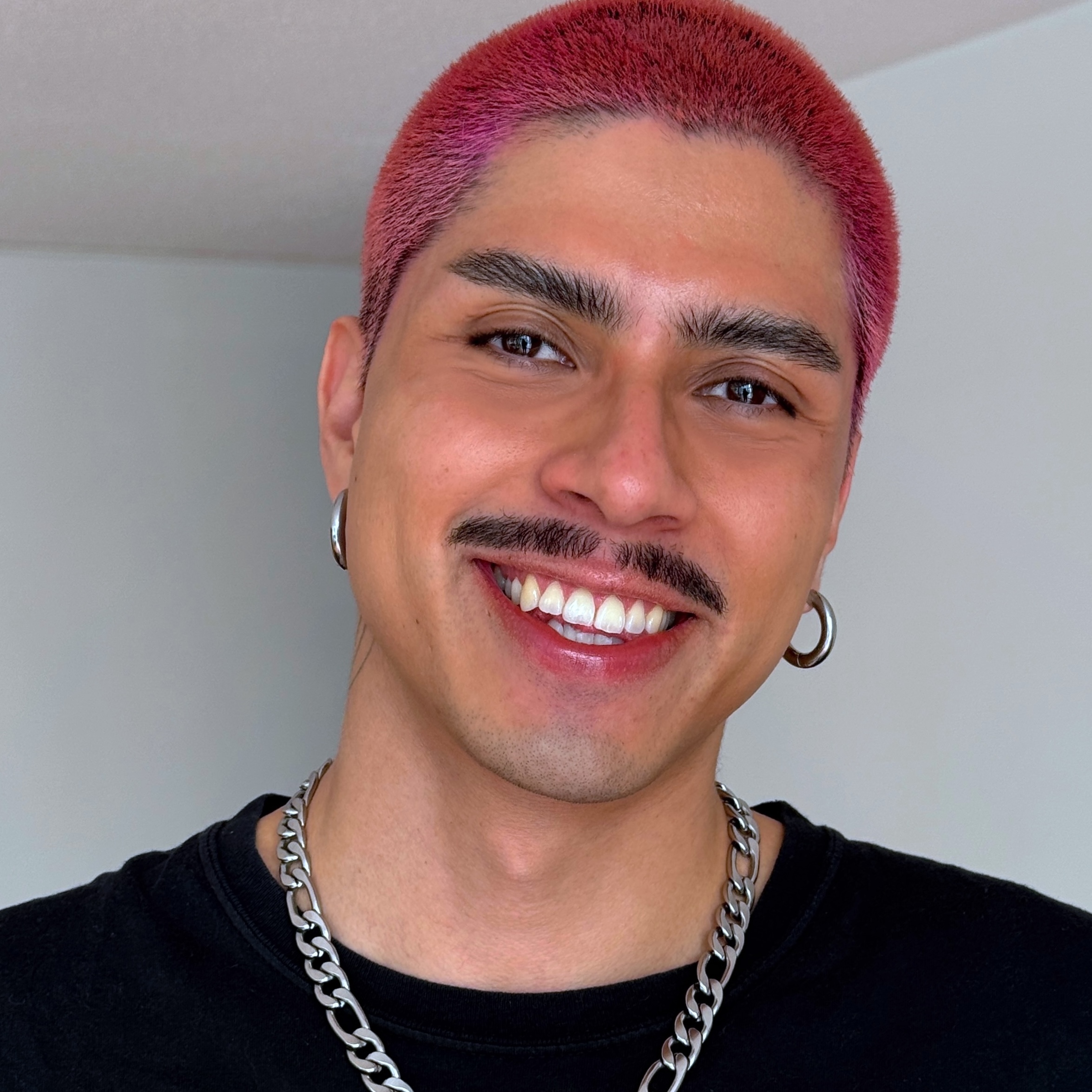 ALEXIS OCHOA / DANCER